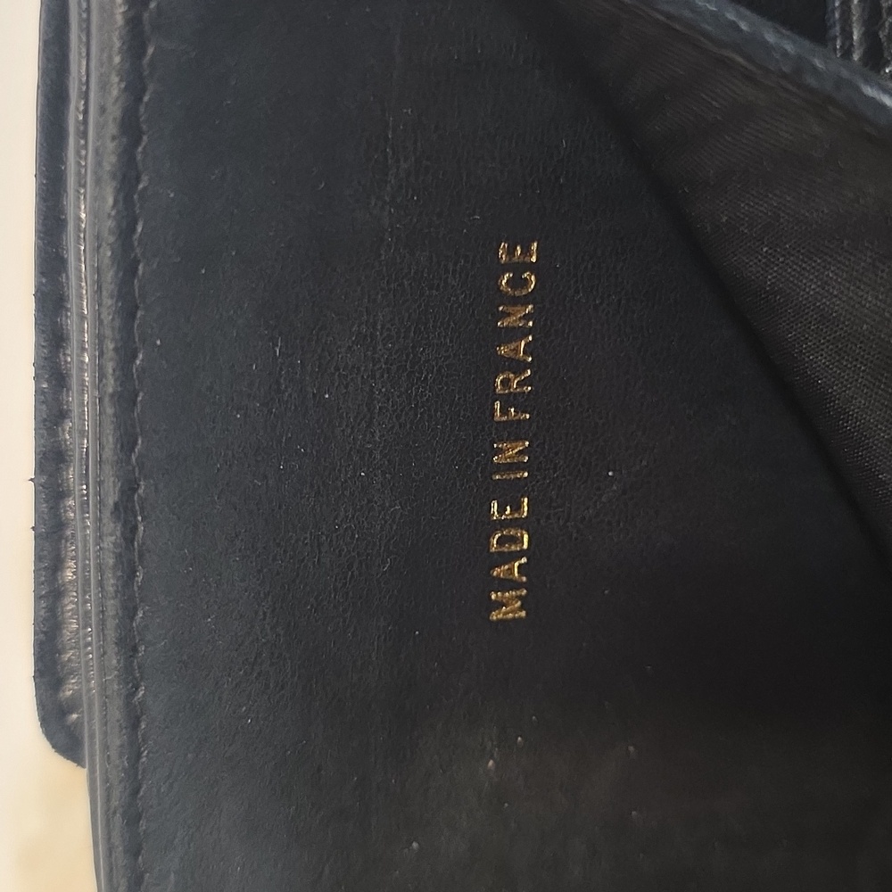 Chanel French flap wallet in caviar Leather. - Picture 7 of 8